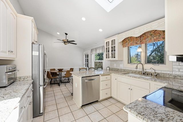 1565 Green Valley BOULEVARD, Brookfield, WI 53045