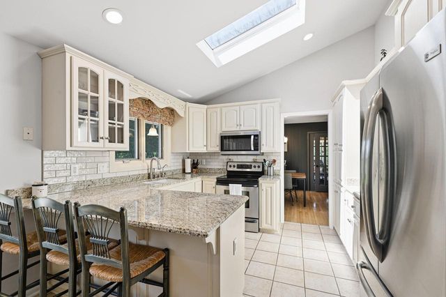 1565 Green Valley BOULEVARD, Brookfield, WI 53045