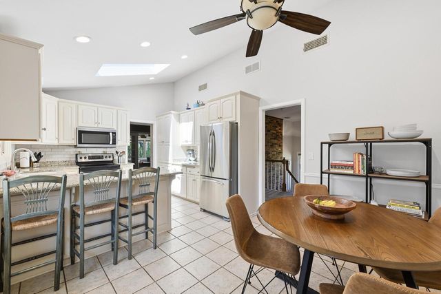 1565 Green Valley BOULEVARD, Brookfield, WI 53045