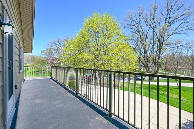 1565 Green Valley BOULEVARD, Brookfield, WI 53045