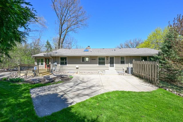 1565 Green Valley BOULEVARD, Brookfield, WI 53045