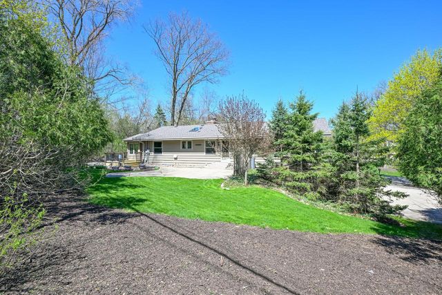 1565 Green Valley BOULEVARD, Brookfield, WI 53045