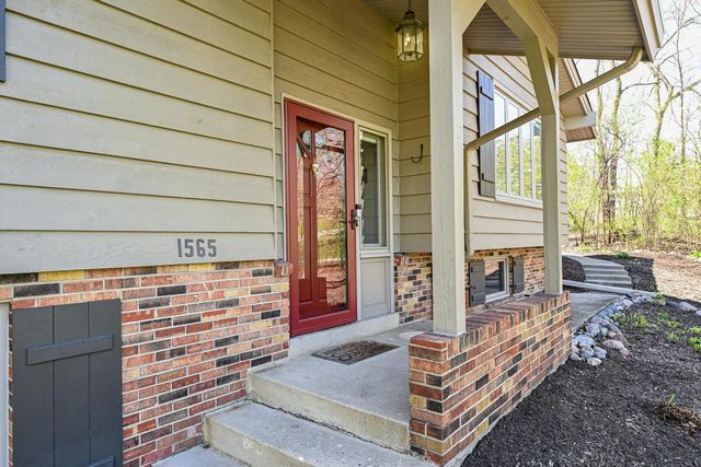 1565 Green Valley BOULEVARD, Brookfield, WI 53045