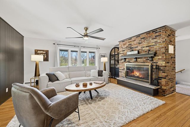 1565 Green Valley BOULEVARD, Brookfield, WI 53045