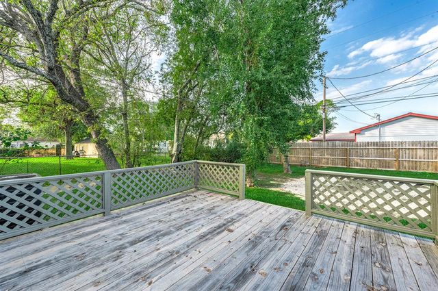 314 13th Avenue N, Texas City, TX 77590