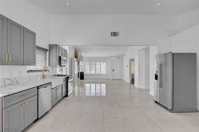 9028 Cypress Point Way, Las Vegas, NV 89117