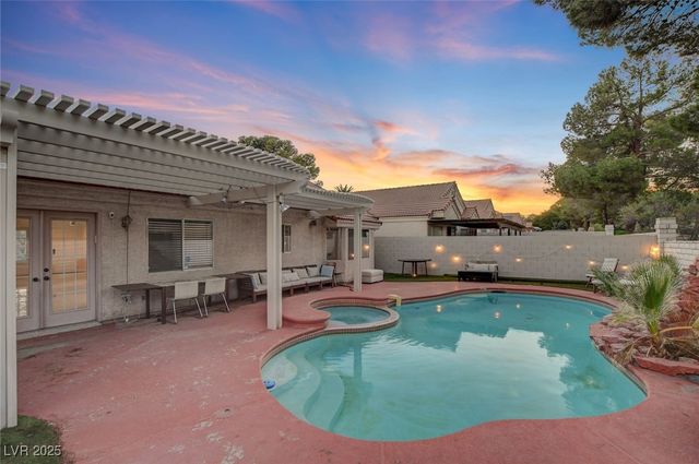 9028 Cypress Point Way, Las Vegas, NV 89117