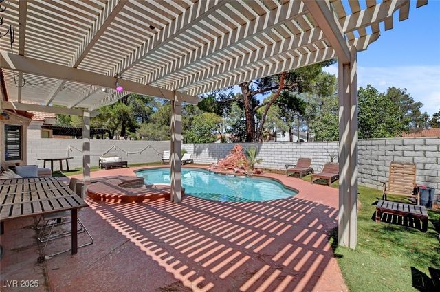 9028 Cypress Point Way, Las Vegas, NV 89117