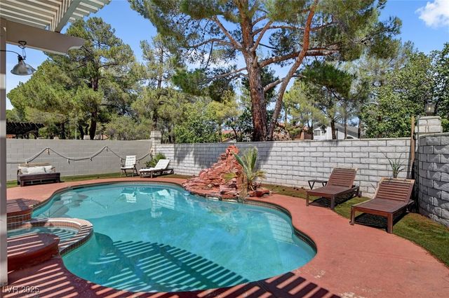 9028 Cypress Point Way, Las Vegas, NV 89117