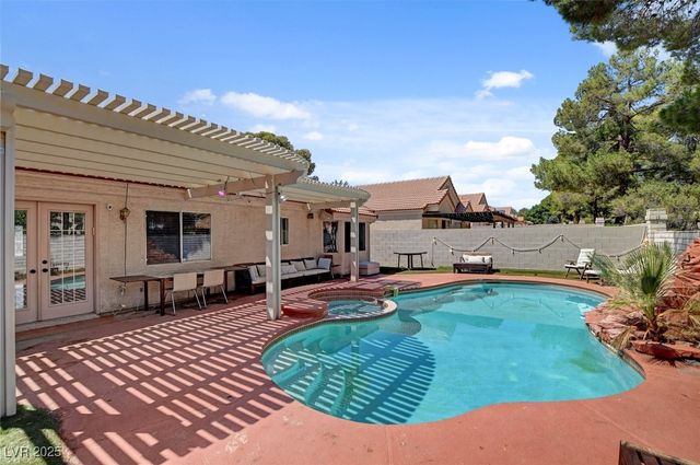 9028 Cypress Point Way, Las Vegas, NV 89117