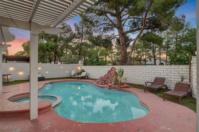 9028 Cypress Point Way, Las Vegas, NV 89117