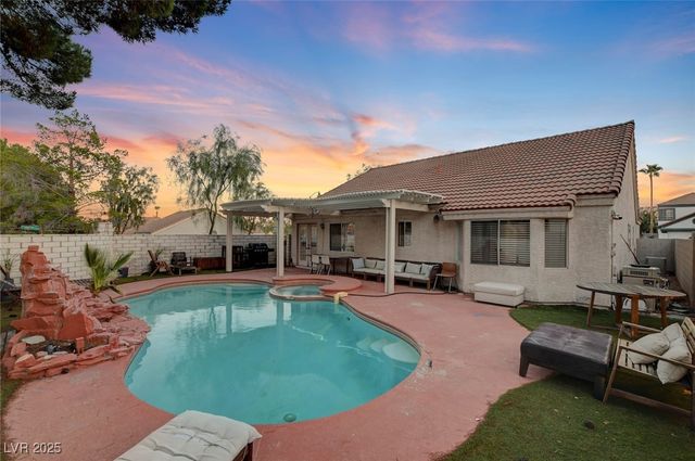 9028 Cypress Point Way, Las Vegas, NV 89117