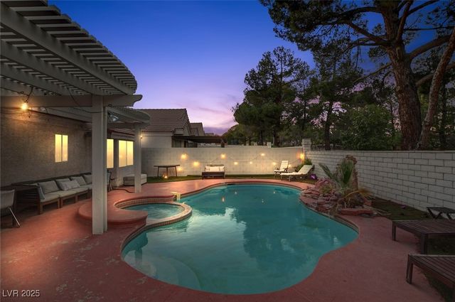 9028 Cypress Point Way, Las Vegas, NV 89117