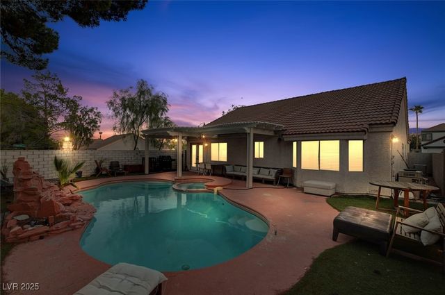 9028 Cypress Point Way, Las Vegas, NV 89117