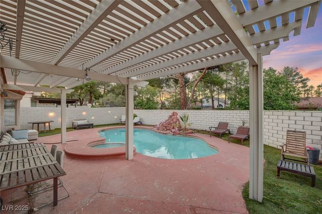 9028 Cypress Point Way, Las Vegas, NV 89117