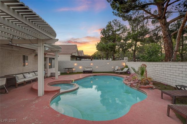 9028 Cypress Point Way, Las Vegas, NV 89117