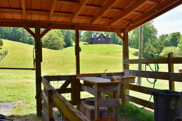 1319 Ideal Valley Road, Spring City, TN 37381