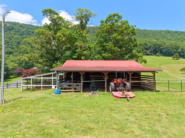 1319 Ideal Valley Road, Spring City, TN 37381