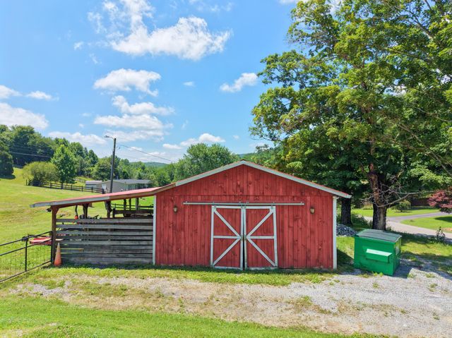 1319 Ideal Valley Road, Spring City, TN 37381