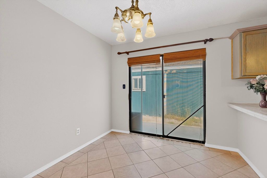 Image 10 of property listing at 4892 Turquoise Drive NE, Rio Rancho, NM 87124