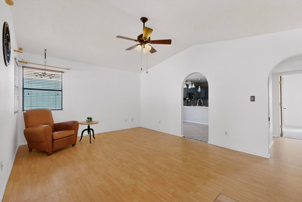 Image 12 of property listing at 4892 Turquoise Drive NE, Rio Rancho, NM 87124