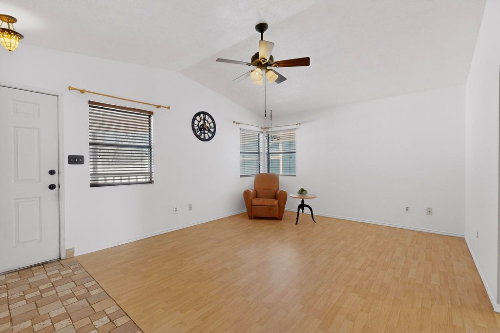 Image 14 of property listing at 4892 Turquoise Drive NE, Rio Rancho, NM 87124