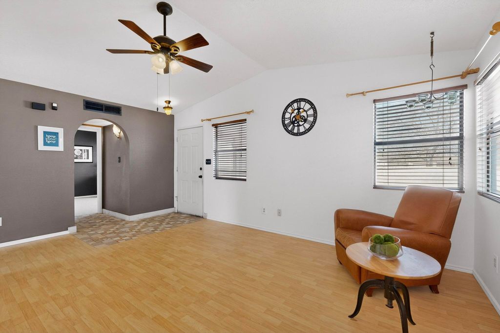 Image 15 of property listing at 4892 Turquoise Drive NE, Rio Rancho, NM 87124