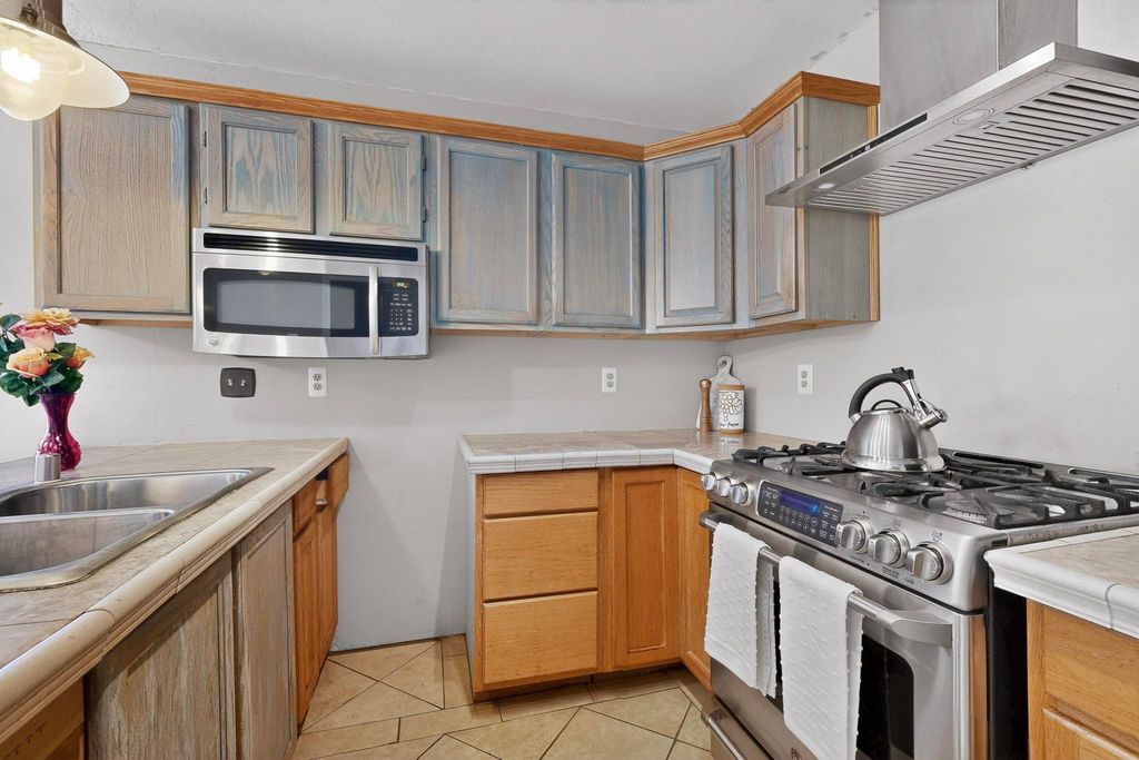 Image 3 of property listing at 4892 Turquoise Drive NE, Rio Rancho, NM 87124