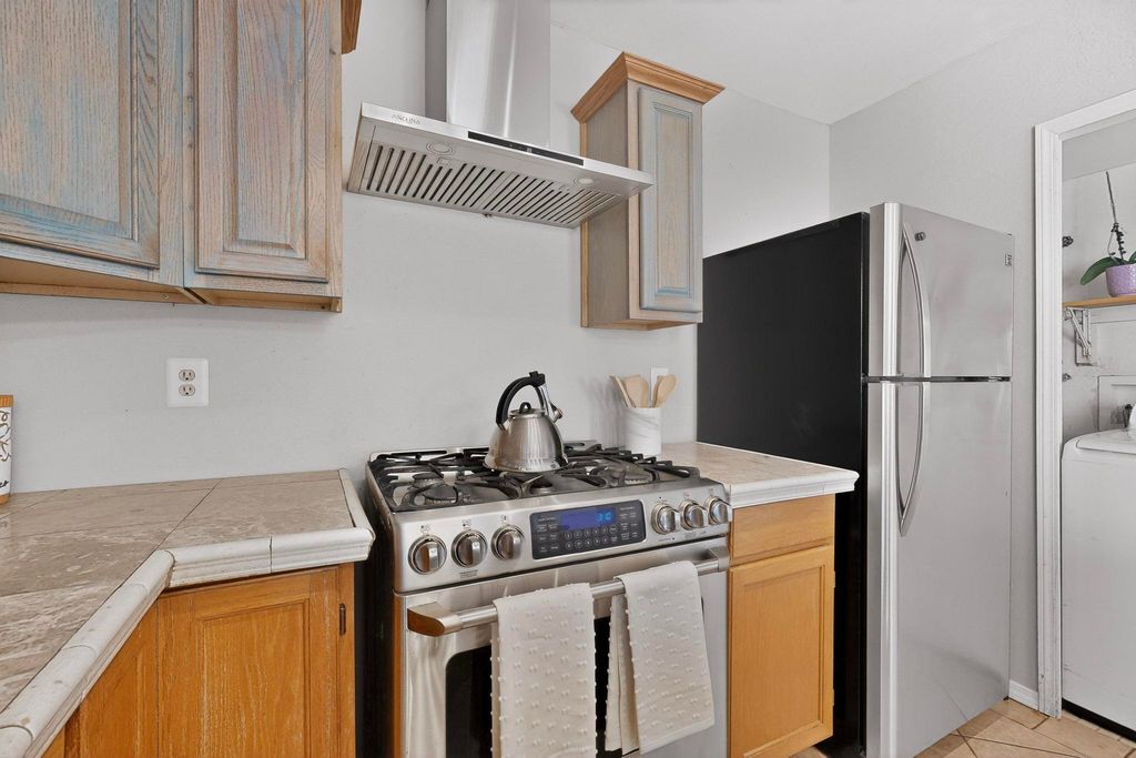 Image 4 of property listing at 4892 Turquoise Drive NE, Rio Rancho, NM 87124