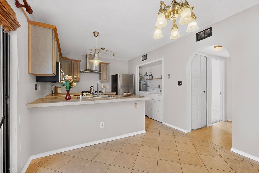 Image 7 of property listing at 4892 Turquoise Drive NE, Rio Rancho, NM 87124