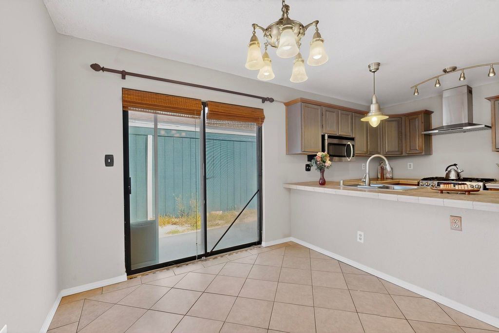 Image 8 of property listing at 4892 Turquoise Drive NE, Rio Rancho, NM 87124