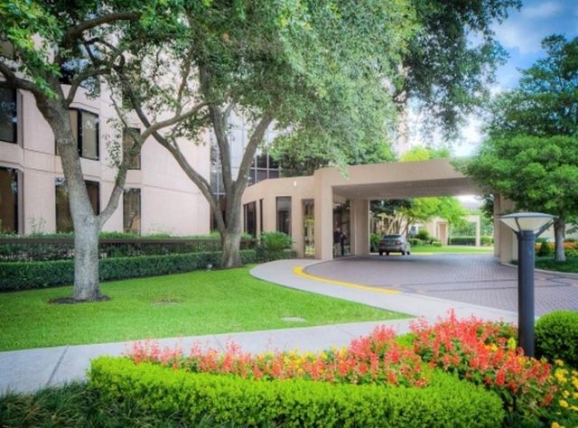 5555 Del Monte Drive 702, Houston, TX 77056