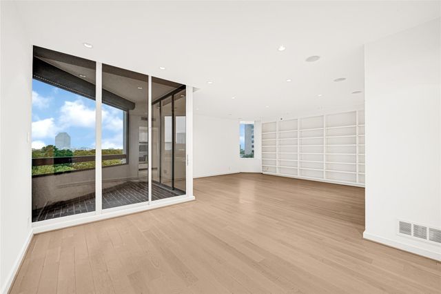 5555 Del Monte Drive 702, Houston, TX 77056