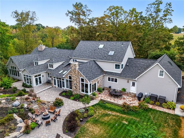 5056 Bear Run Rd, Cranberry Twp, PA 16066