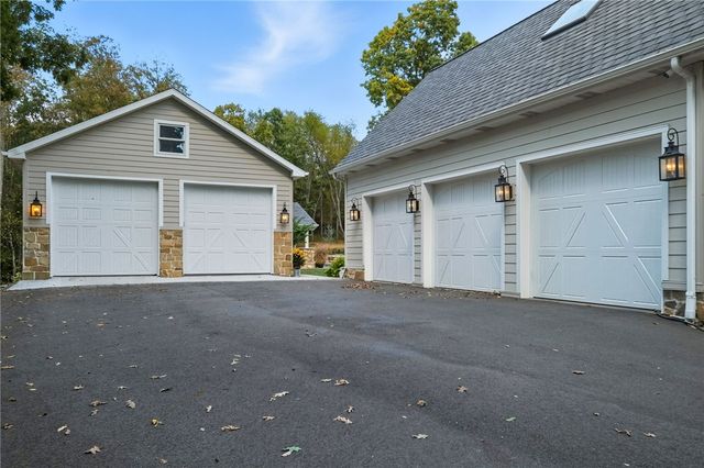 5056 Bear Run Rd, Cranberry Twp, PA 16066