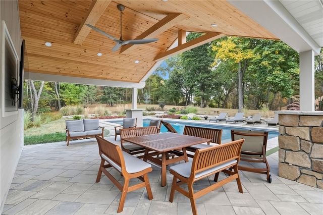 5056 Bear Run Rd, Cranberry Twp, PA 16066