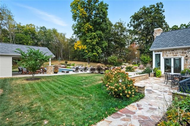 5056 Bear Run Rd, Cranberry Twp, PA 16066