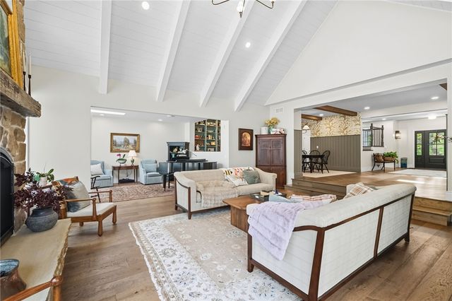 5056 Bear Run Rd, Cranberry Twp, PA 16066