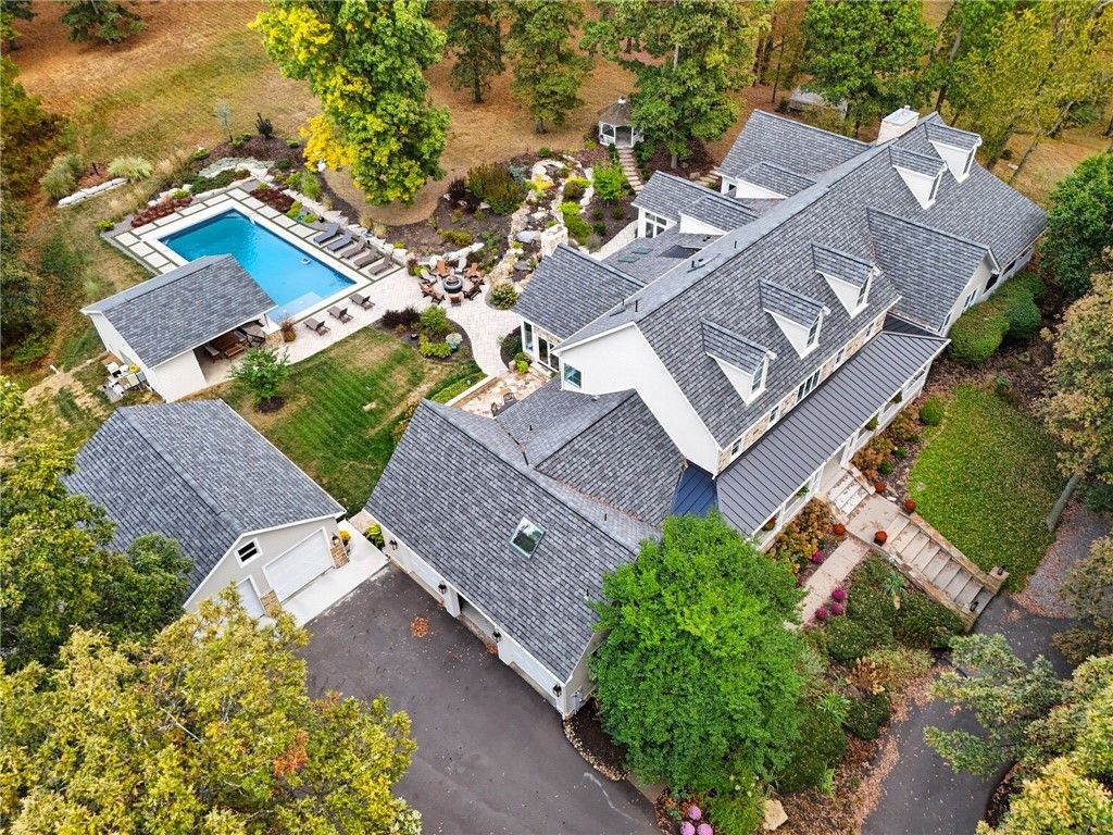 5056 Bear Run Rd, Cranberry Twp, PA 16066