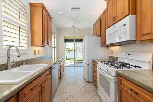 8115 VICTORIA FALLS CIRCLE, Sarasota, FL 34243