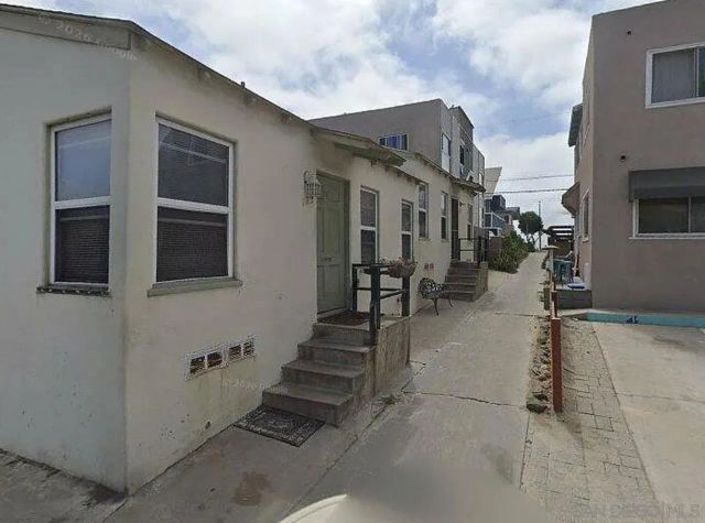723-725 Sunset Ct, San Diego, CA 92109