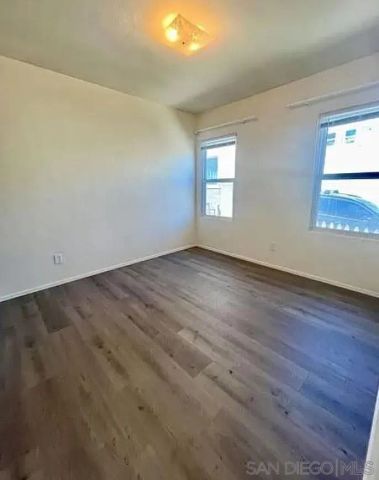 723-725 Sunset Ct, San Diego, CA 92109