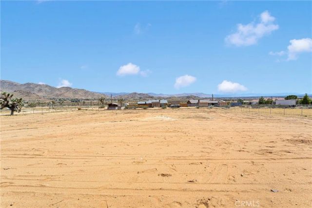 24617 Pala Road, Apple Valley, CA 92307