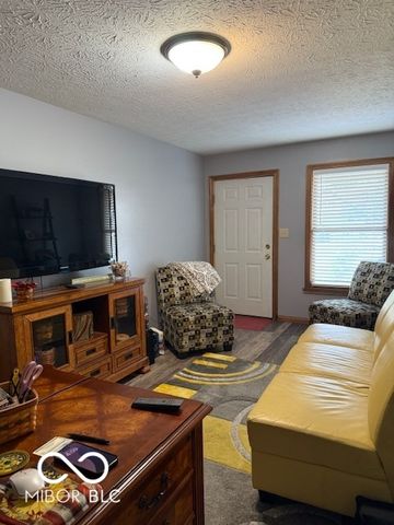 18 Hough Street, Greenfield, IN 46140