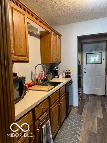 18 Hough Street, Greenfield, IN 46140