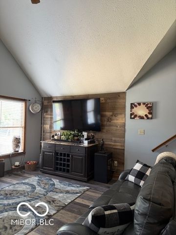 18 Hough Street, Greenfield, IN 46140