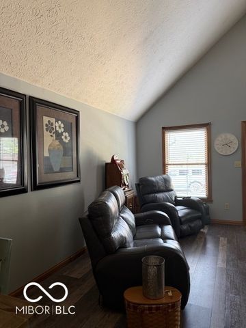 18 Hough Street, Greenfield, IN 46140