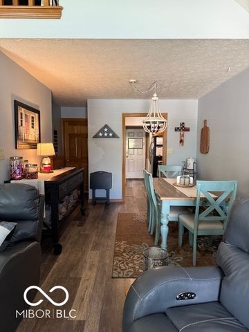 18 Hough Street, Greenfield, IN 46140