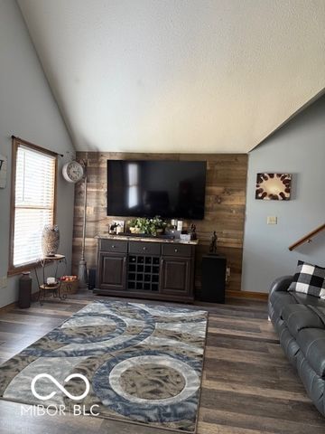 18 Hough Street, Greenfield, IN 46140