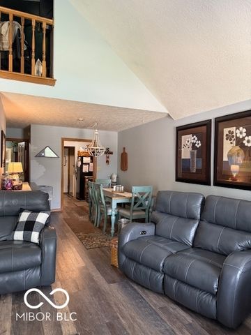 18 Hough Street, Greenfield, IN 46140
